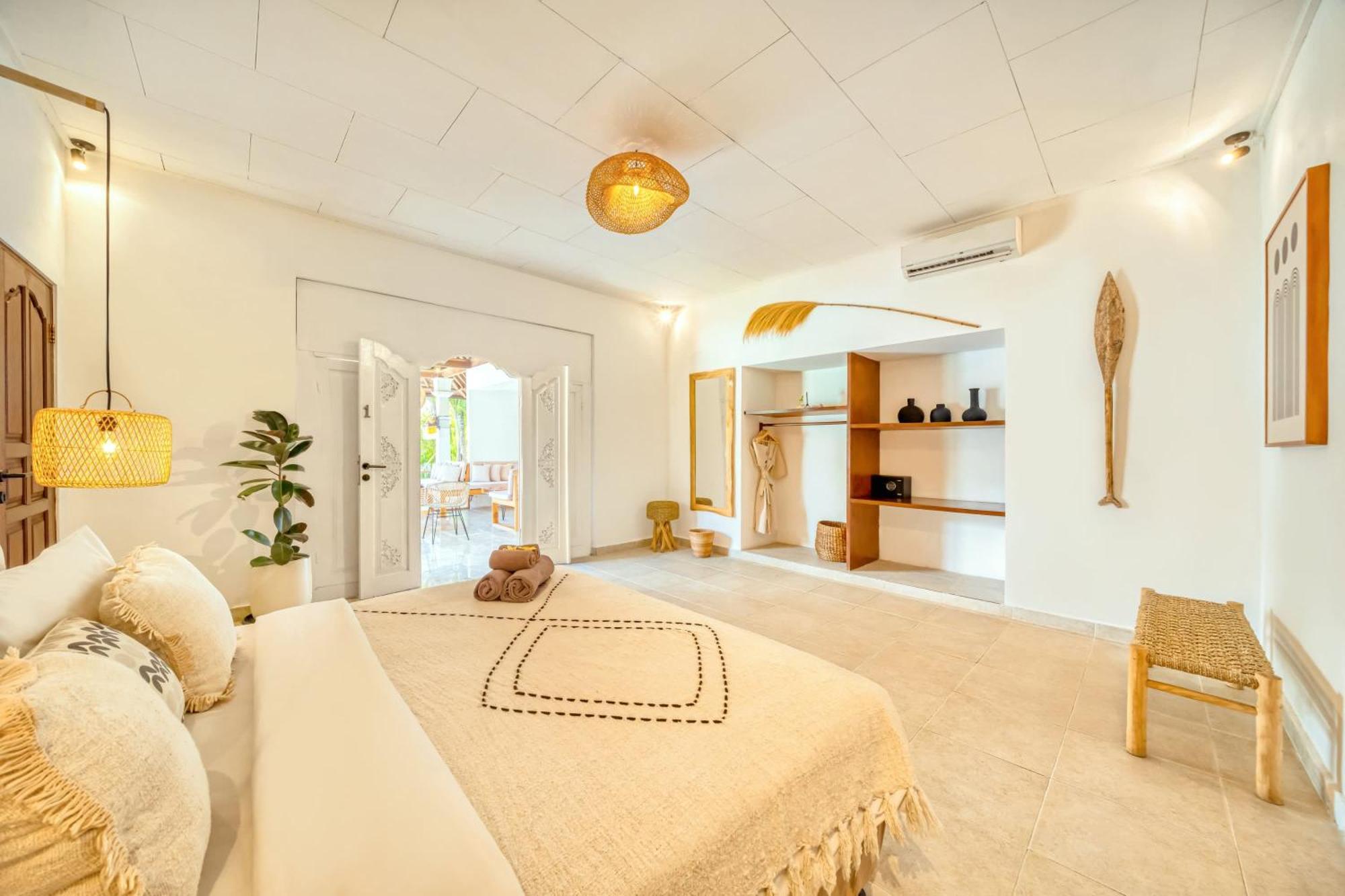 Cologne - 6 Bdr Villa, 2 Private Pools & Huge Garden, Walk To The Villa Seminyak (Bali)